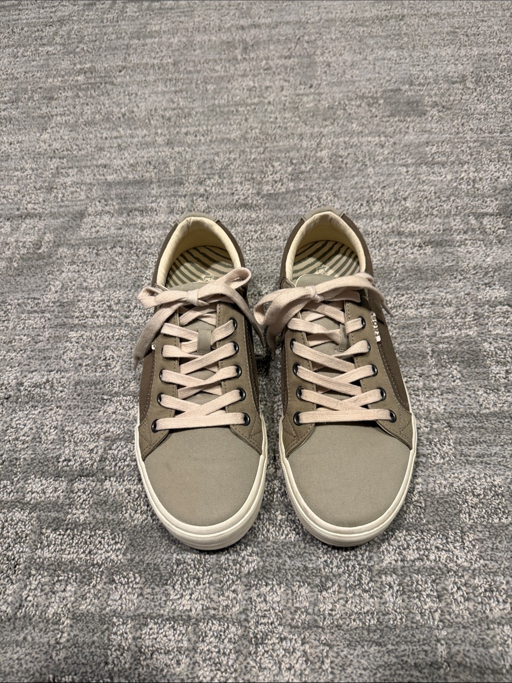 Taos Footwear Women's Taupe and Light Pink Casual Sneakers
